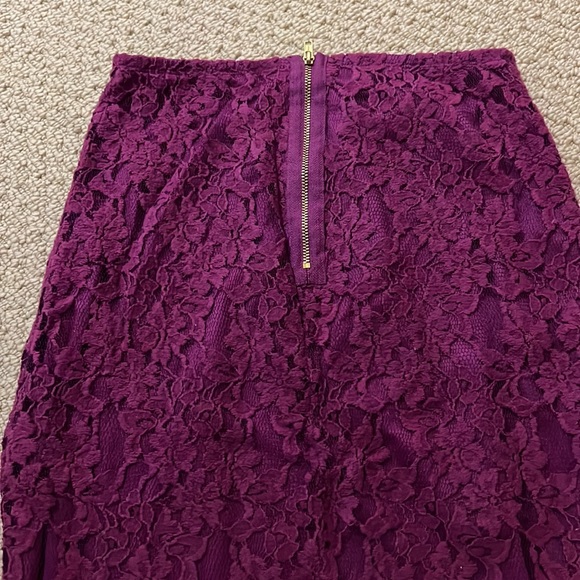 Violet lace pencil skirt - Picture 3 of 3